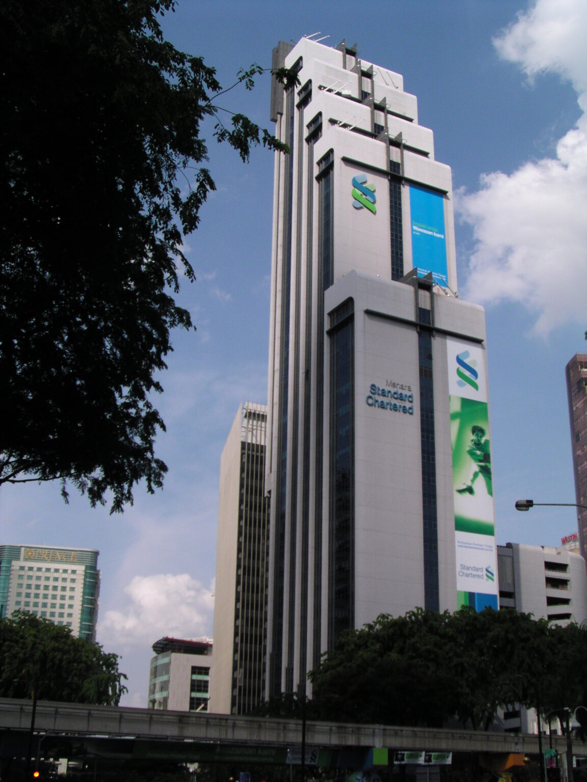 Menara Standard Chartered Tacam Steel